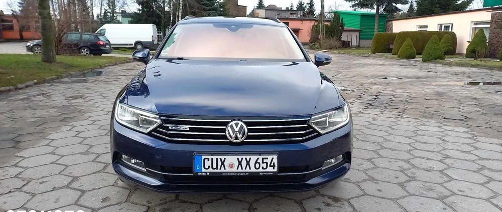 Volkswagen Passat cena 57800 przebieg: 232000, rok produkcji 2017 z Lubawa małe 596